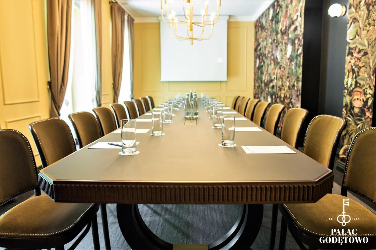Palac Godetowo 3* Leczyce