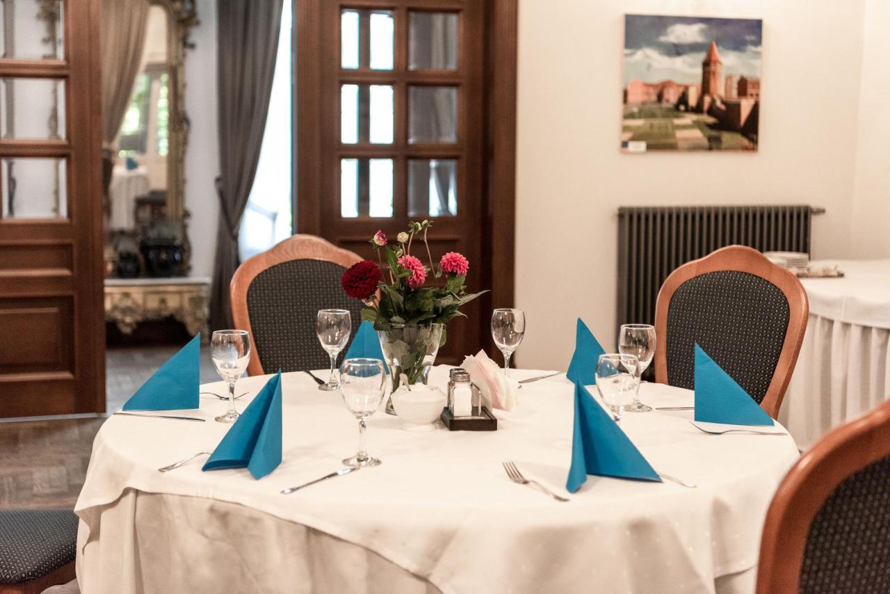 Bed & Breakfast Palac Godetowo